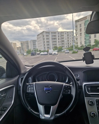Volvo V60 cena 39900 przebieg: 267000, rok produkcji 2014 z Warszawa małe 106